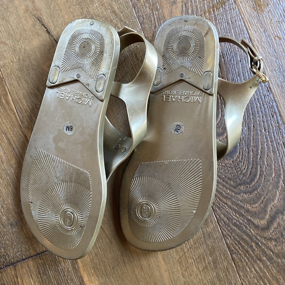 Michael Kors gold jelly thong sandals - Picture 3 of 4